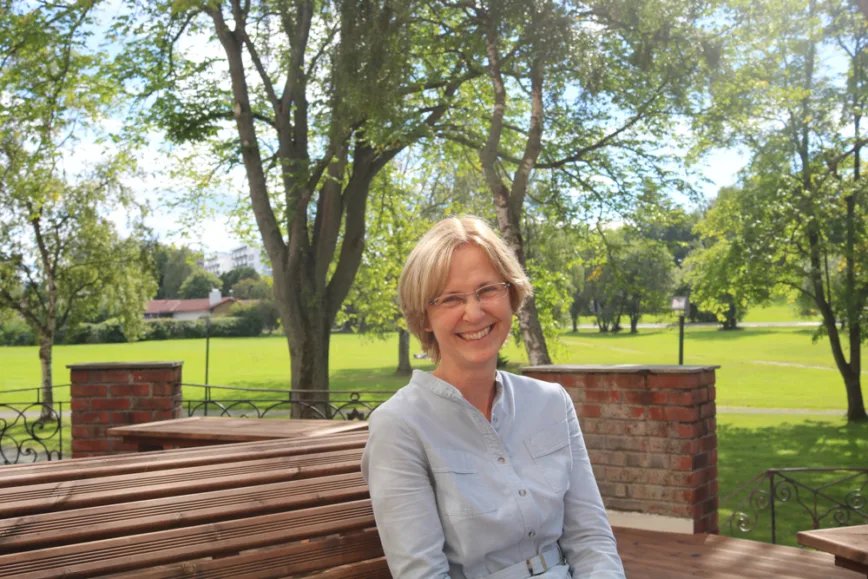 Kunstpedagogisk tenkning spiller på lag med barns måte å være i verden på, sier professor Marit Holm Hopperstad ved DMMH.