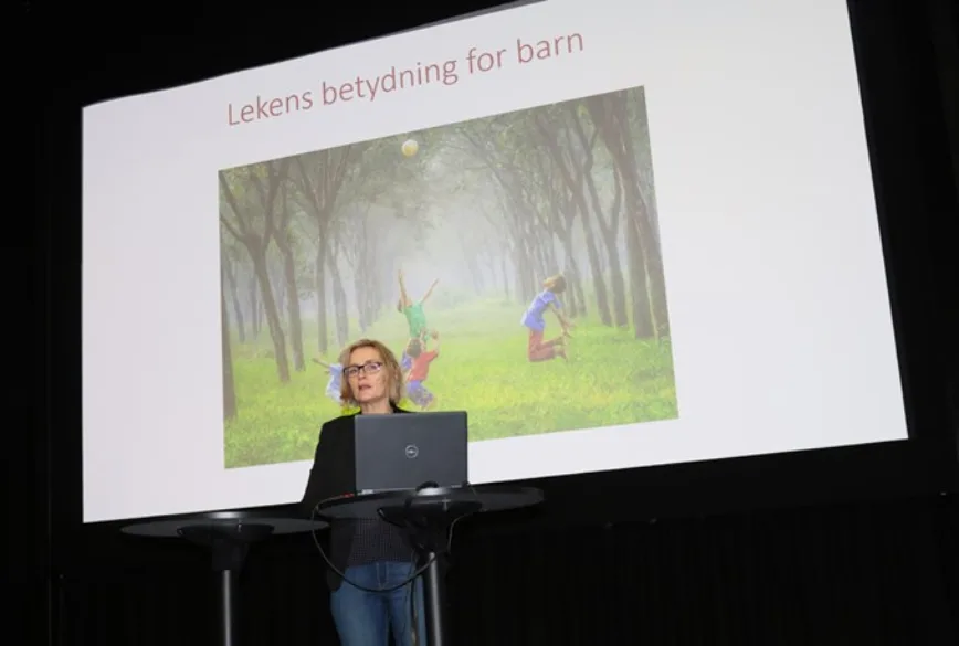 - Voksnes involvering i barns livsverden er viktig! Når barn ikke blir sett og anerkjent av voksne som har ansvar for den er det en krenkelse av barns og egenverd, sier Kari Nergård.