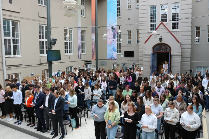 Tradisjonen tro avvikles eksamenen for DMMH-studentene som en barnekunstfestival på Frøset gård.