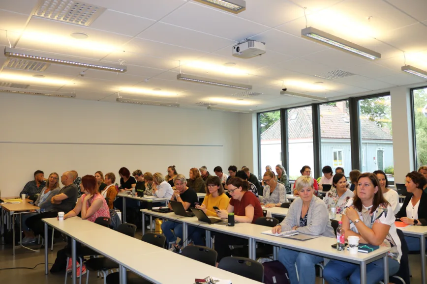 Studentene på Lederutdanningen kommer fra hele landet og møtes på jevnlige samlinger på DMMH.