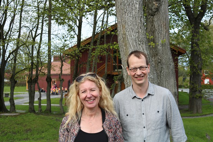 Dosent Kari Emilsen og prorektor Ingar Pareliussen fra DMMH lanserte ideen om et nettsted for menn i barnehagen til Kulturdepartementet i kjølvannet av handlingsplan for likestilling i skole og barnehage. 