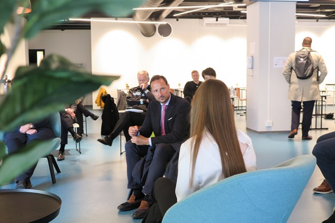 HKM Kronprins Haakon besøkte DMMHs deltidsutdanning i Kristiansund.