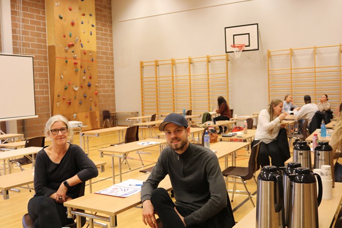 Marit Sandvik og Jan Kristian Jacobsen gikk ut fra DMMH i vår og deltar på Veiledningsordningen for nyutdannede lærere i barnehage, grunnskole og videregående opplæring.
