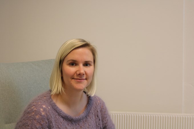 Studenthumanist Emma Skjølberg har hatt kontor på Dragvoll i 1 år, nå utvides tilbudet til å inkludere DMMHs campus på Dalen. 