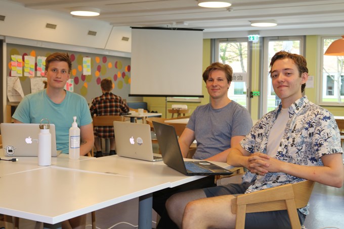 Håkon Smørvik, Thomas Gjedebo og Andreas Bakke fra Sit Labs håper på å få inn mange søknader til Trivselsfondet. 